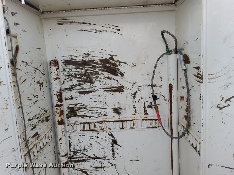 image for item LV9039 2006 Freightliner M2 106  utility / service truck