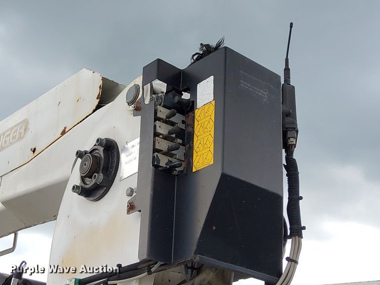 image for item LV9039 2006 Freightliner M2 106  utility / service truck