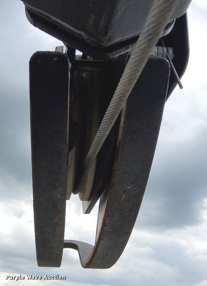 image for item LV9039 2006 Freightliner M2 106  utility / service truck