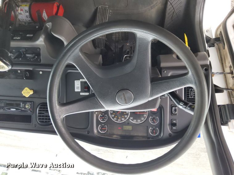 image for item LV9039 2006 Freightliner M2 106  utility / service truck