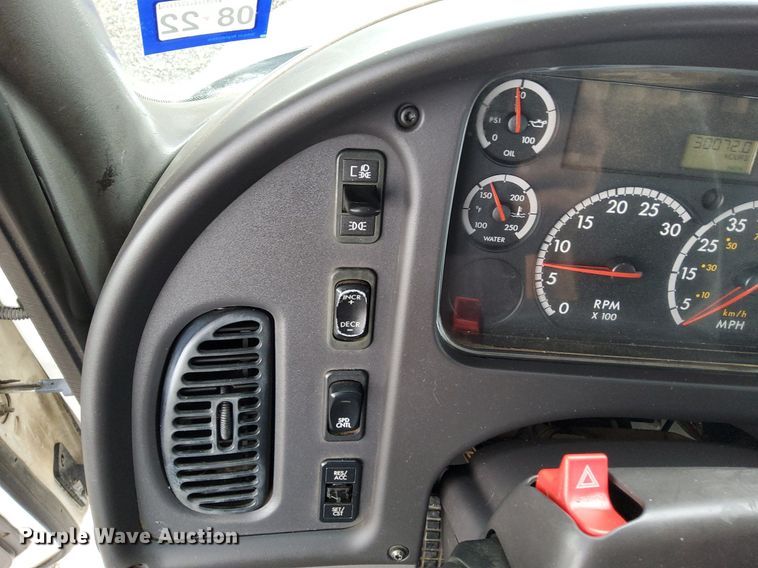 image for item LV9039 2006 Freightliner M2 106  utility / service truck