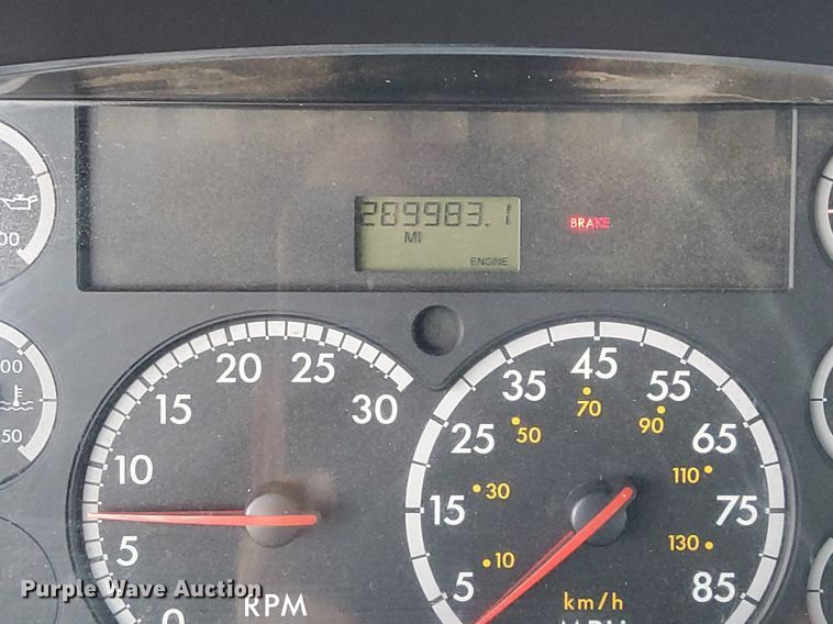 image for item LV9039 2006 Freightliner M2 106  utility / service truck