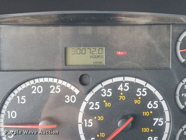 image for item LV9039 2006 Freightliner M2 106  utility / service truck