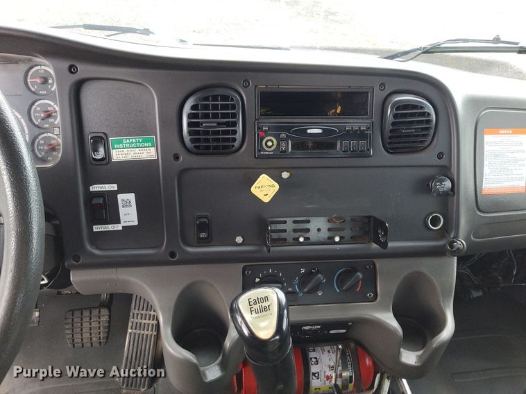 image for item LV9039 2006 Freightliner M2 106  utility / service truck