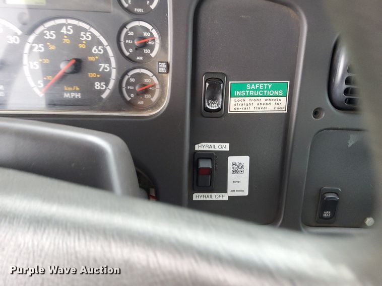 image for item LV9039 2006 Freightliner M2 106  utility / service truck