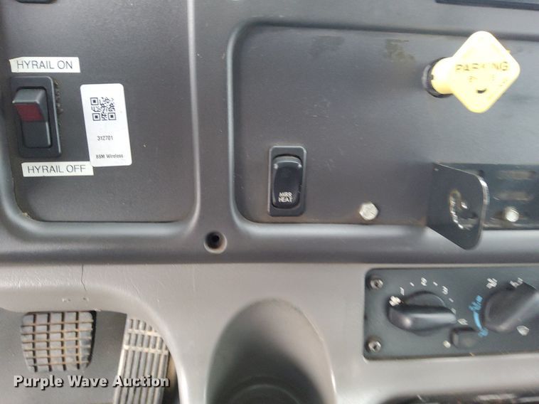 image for item LV9039 2006 Freightliner M2 106  utility / service truck