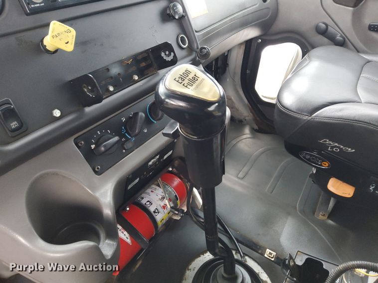 image for item LV9039 2006 Freightliner M2 106  utility / service truck