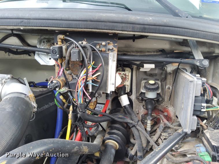 image for item LV9039 2006 Freightliner M2 106  utility / service truck