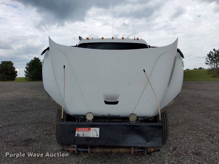 image for item LV9039 2006 Freightliner M2 106  utility / service truck