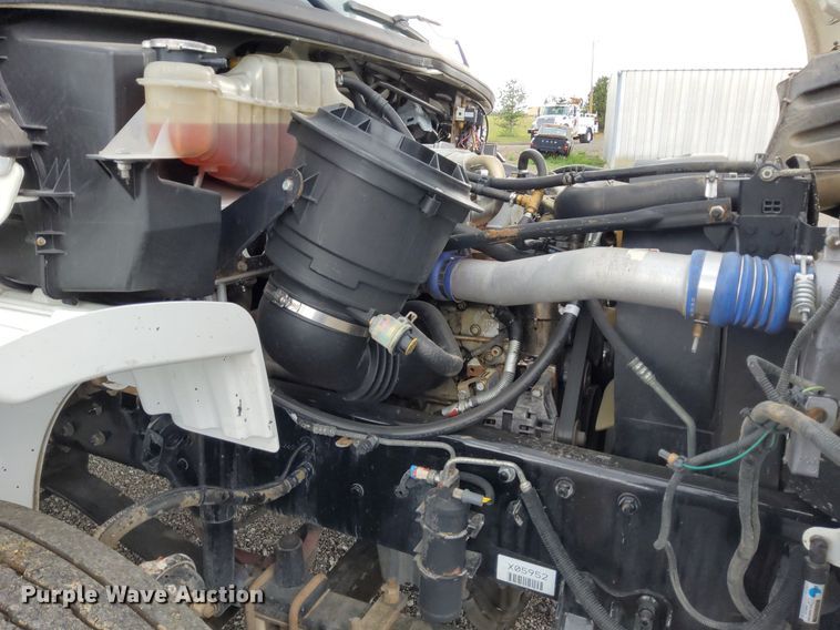 image for item LV9039 2006 Freightliner M2 106  utility / service truck