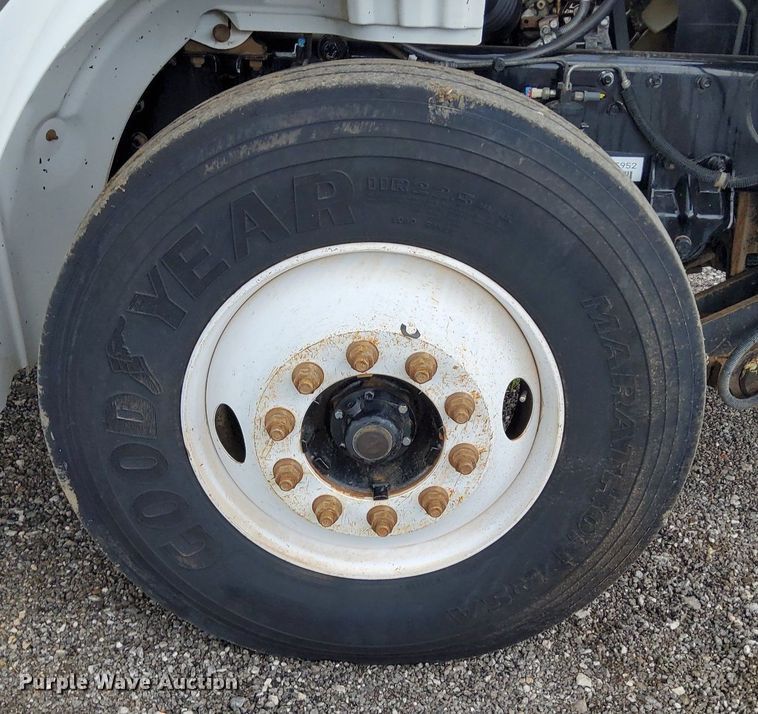 image for item LV9039 2006 Freightliner M2 106  utility / service truck