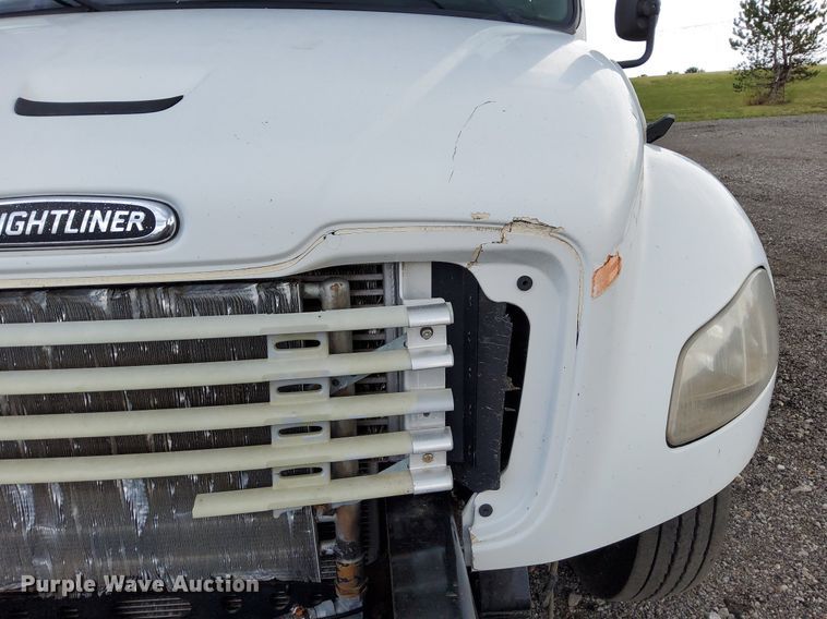 image for item LV9039 2006 Freightliner M2 106  utility / service truck