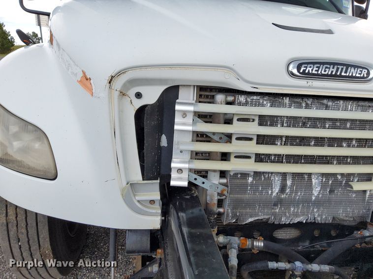 image for item LV9039 2006 Freightliner M2 106  utility / service truck