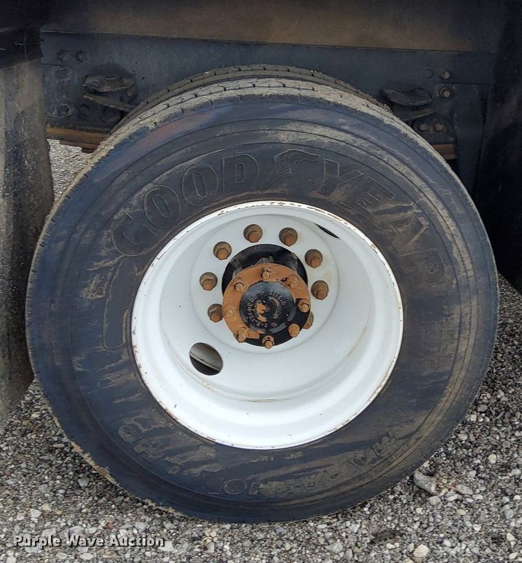 image for item LV9039 2006 Freightliner M2 106  utility / service truck