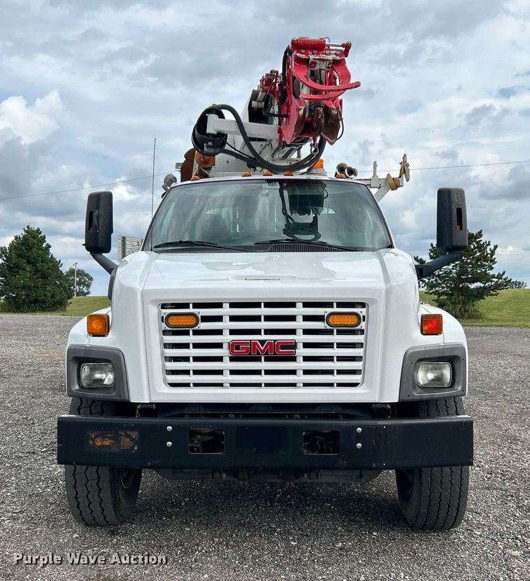 image for item LV9040 2007 GMC TC8C064  digger derrick truck