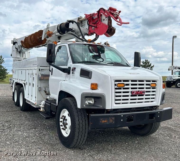 image for item LV9040 2007 GMC TC8C064  digger derrick truck