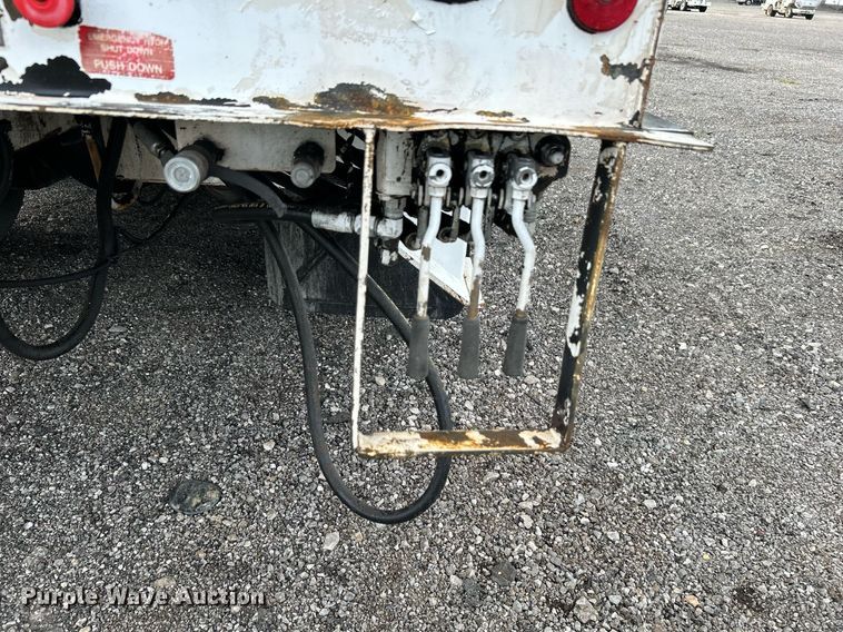 image for item LV9040 2007 GMC TC8C064  digger derrick truck