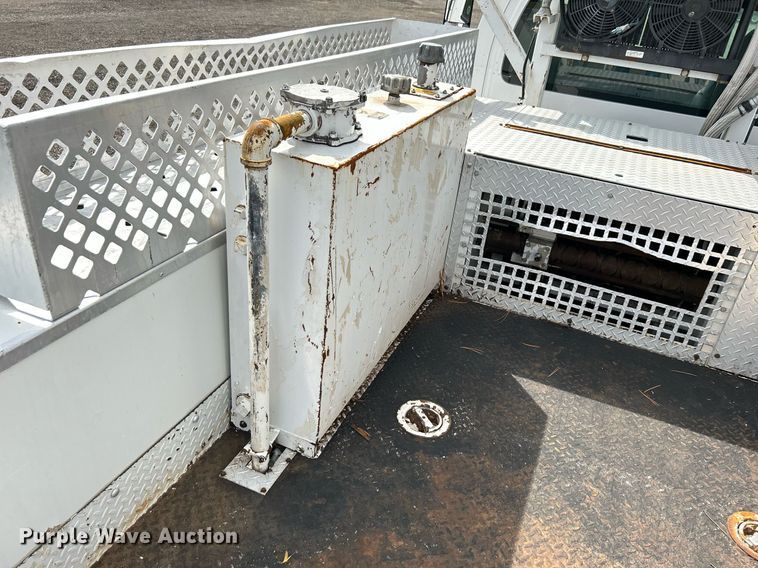 image for item LV9040 2007 GMC TC8C064  digger derrick truck