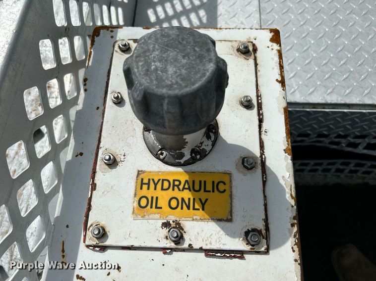 image for item LV9040 2007 GMC TC8C064  digger derrick truck