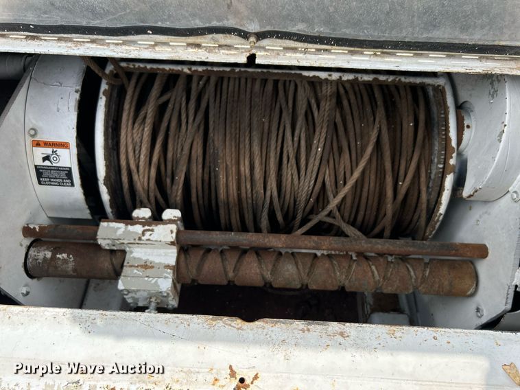 image for item LV9040 2007 GMC TC8C064  digger derrick truck