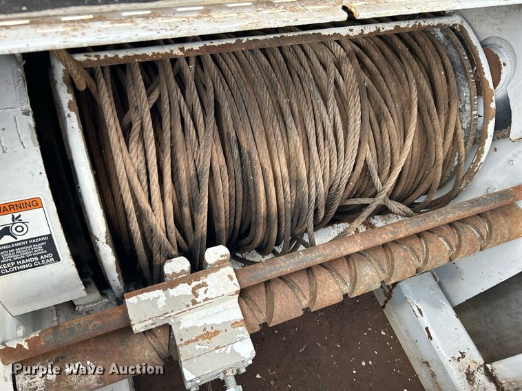 image for item LV9040 2007 GMC TC8C064  digger derrick truck