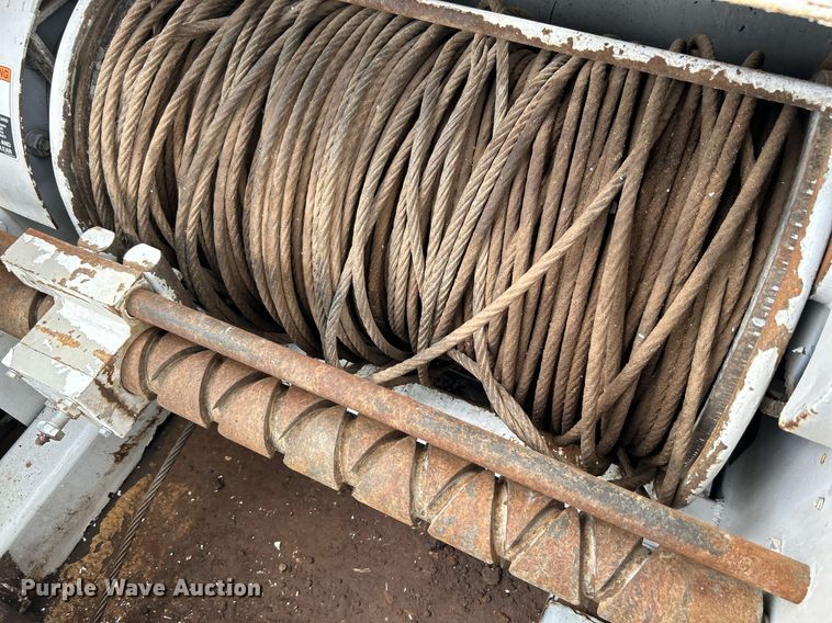 image for item LV9040 2007 GMC TC8C064  digger derrick truck