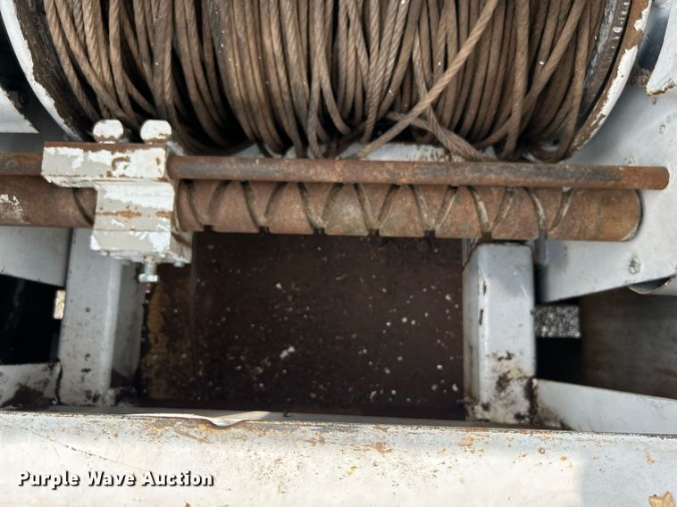 image for item LV9040 2007 GMC TC8C064  digger derrick truck