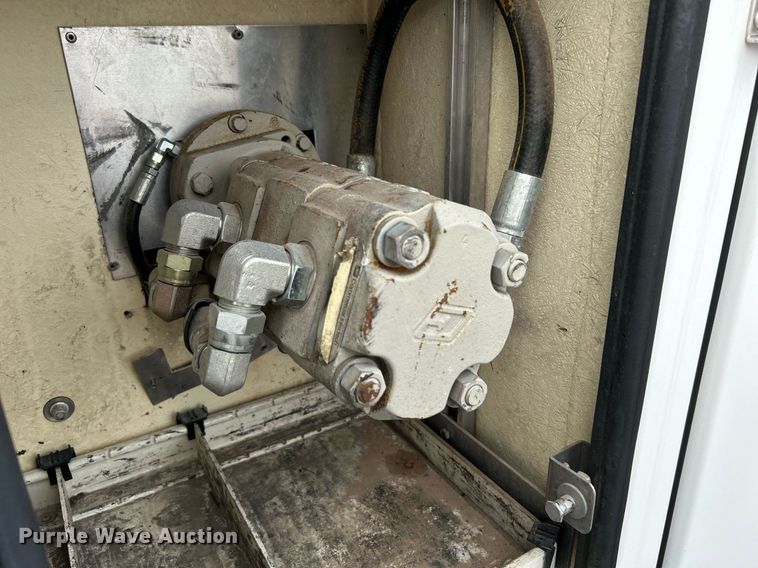 image for item LV9040 2007 GMC TC8C064  digger derrick truck