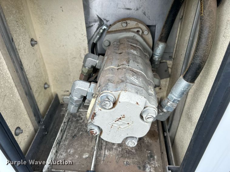 image for item LV9040 2007 GMC TC8C064  digger derrick truck