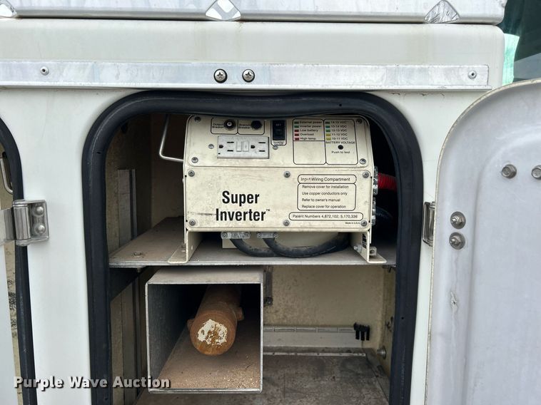 image for item LV9040 2007 GMC TC8C064  digger derrick truck