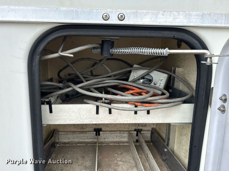 image for item LV9040 2007 GMC TC8C064  digger derrick truck