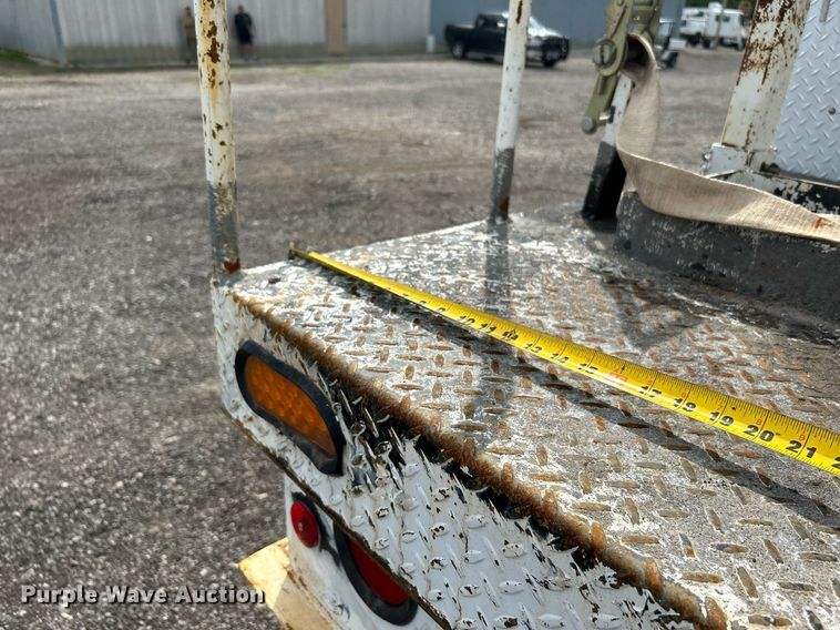 image for item LV9040 2007 GMC TC8C064  digger derrick truck