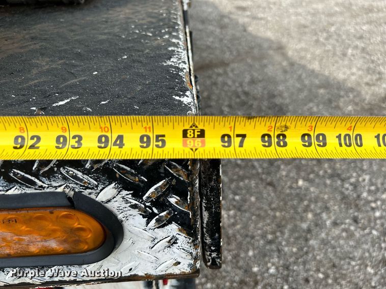 image for item LV9040 2007 GMC TC8C064  digger derrick truck