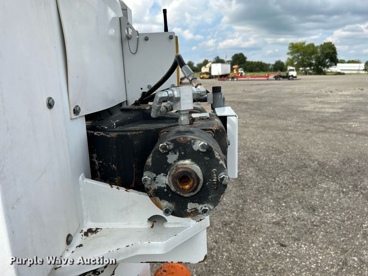 image for item LV9040 2007 GMC TC8C064  digger derrick truck