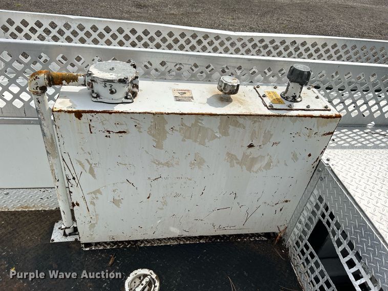 image for item LV9040 2007 GMC TC8C064  digger derrick truck