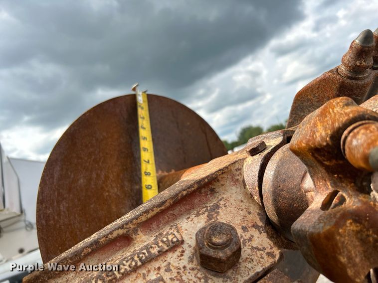 image for item LV9040 2007 GMC TC8C064  digger derrick truck