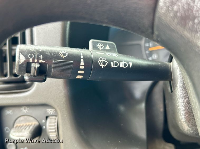 image for item LV9040 2007 GMC TC8C064  digger derrick truck