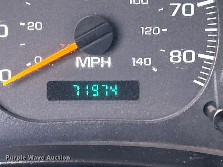 image for item LV9040 2007 GMC TC8C064  digger derrick truck