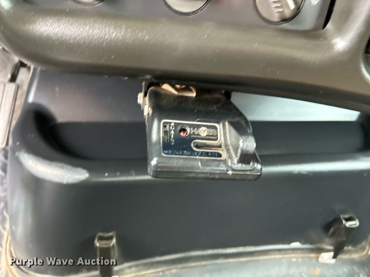 image for item LV9040 2007 GMC TC8C064  digger derrick truck