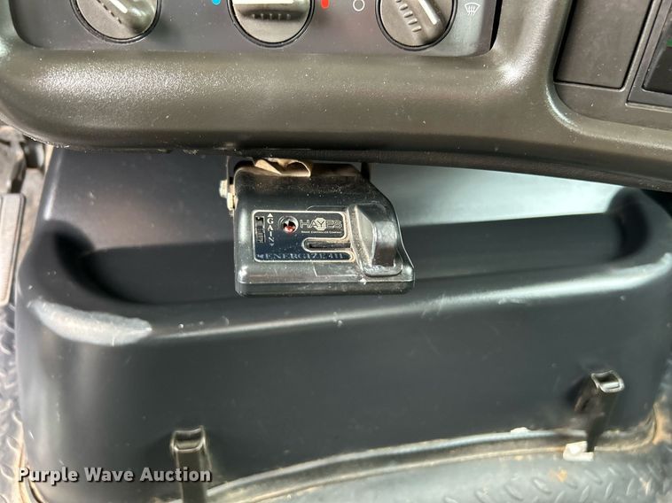 image for item LV9040 2007 GMC TC8C064  digger derrick truck