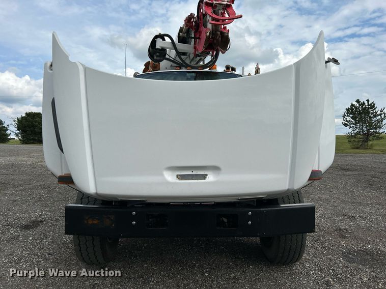 image for item LV9040 2007 GMC TC8C064  digger derrick truck