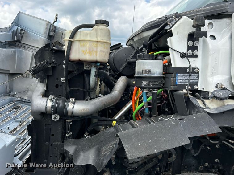 image for item LV9040 2007 GMC TC8C064  digger derrick truck