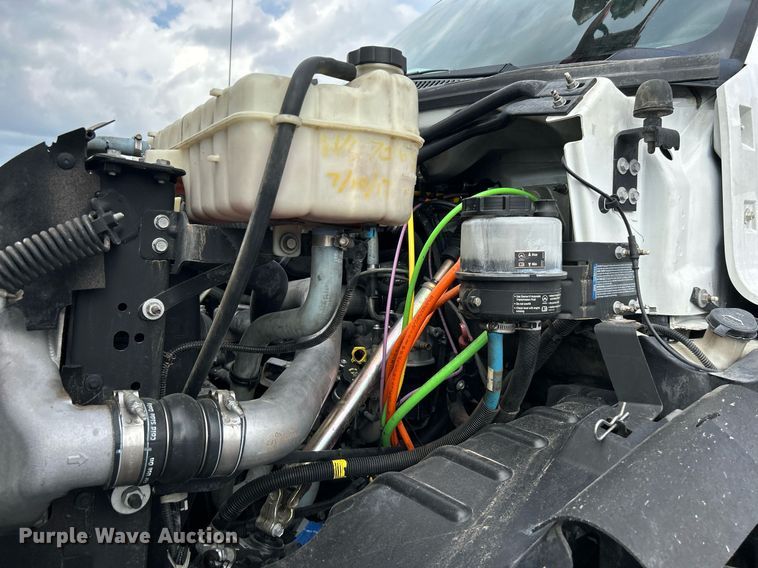 image for item LV9040 2007 GMC TC8C064  digger derrick truck