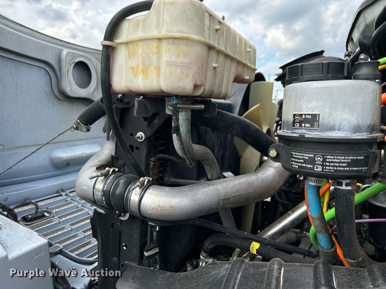 image for item LV9040 2007 GMC TC8C064  digger derrick truck