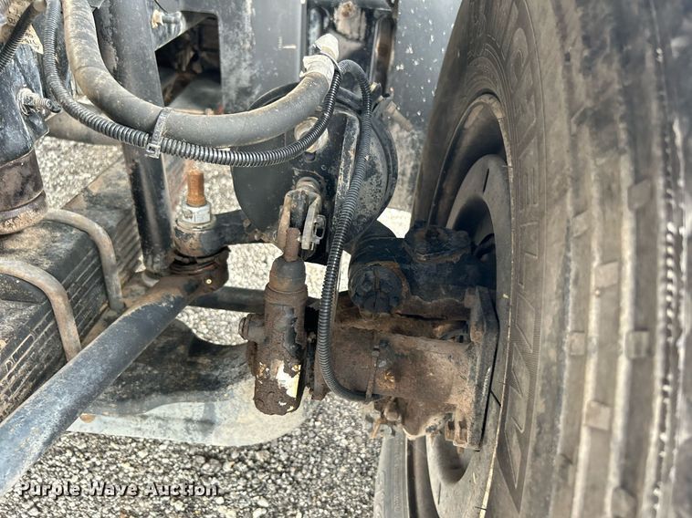 image for item LV9040 2007 GMC TC8C064  digger derrick truck