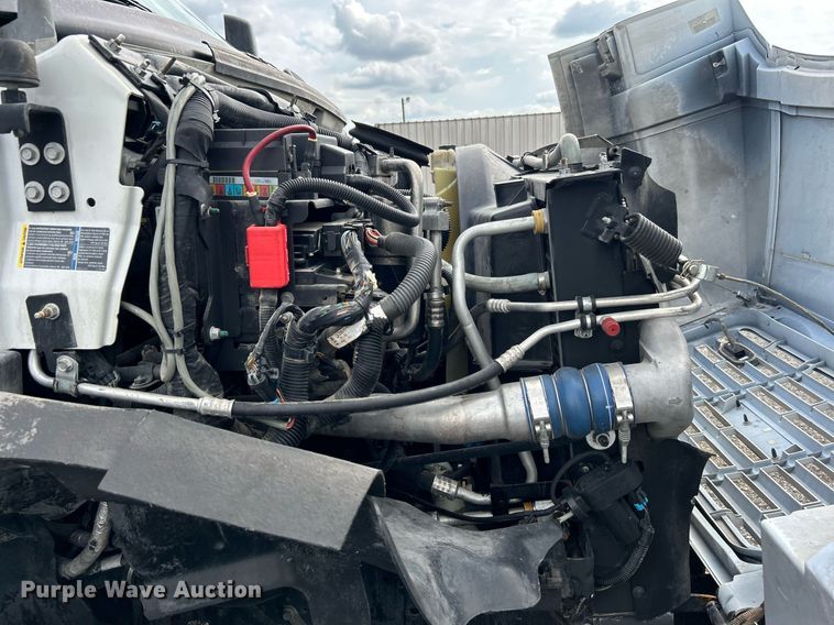 image for item LV9040 2007 GMC TC8C064  digger derrick truck