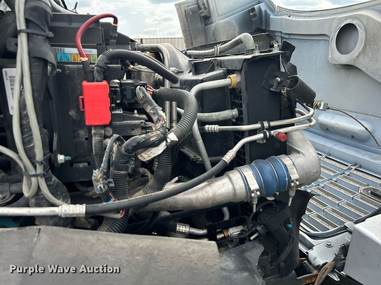 image for item LV9040 2007 GMC TC8C064  digger derrick truck