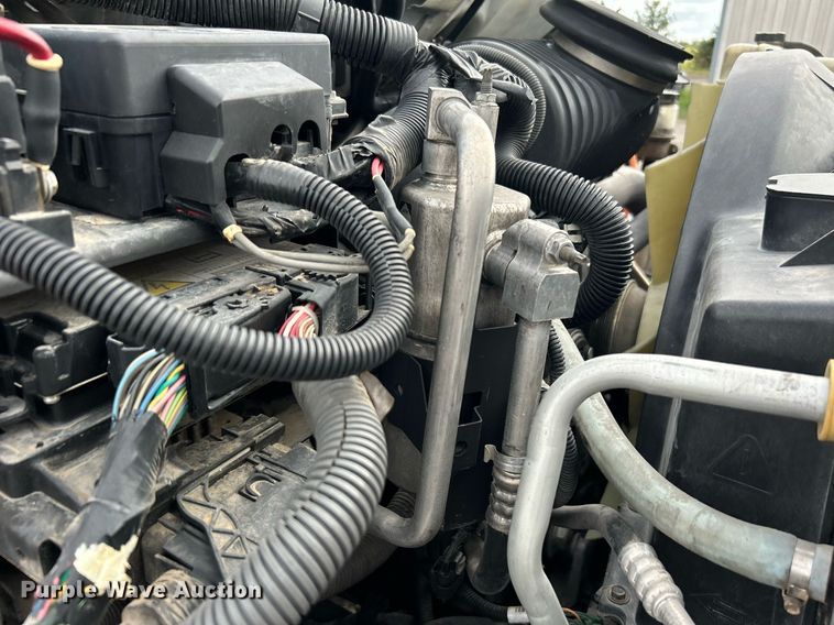 image for item LV9040 2007 GMC TC8C064  digger derrick truck