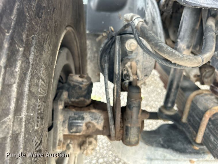 image for item LV9040 2007 GMC TC8C064  digger derrick truck