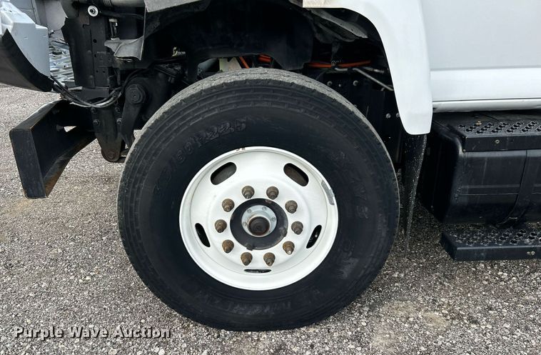 image for item LV9040 2007 GMC TC8C064  digger derrick truck